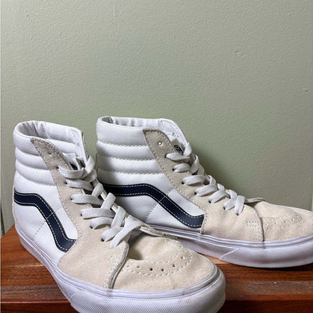 Vans Sk8-High Shoe with Classic Design